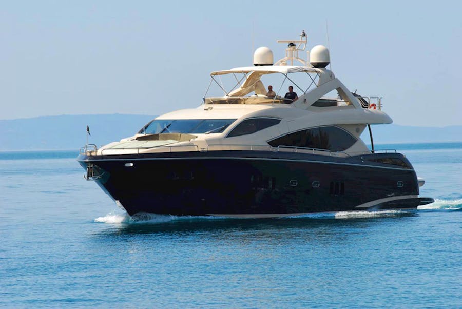 01-luxury-sunseeker-yacht-my-choco-cruising-2.jpg